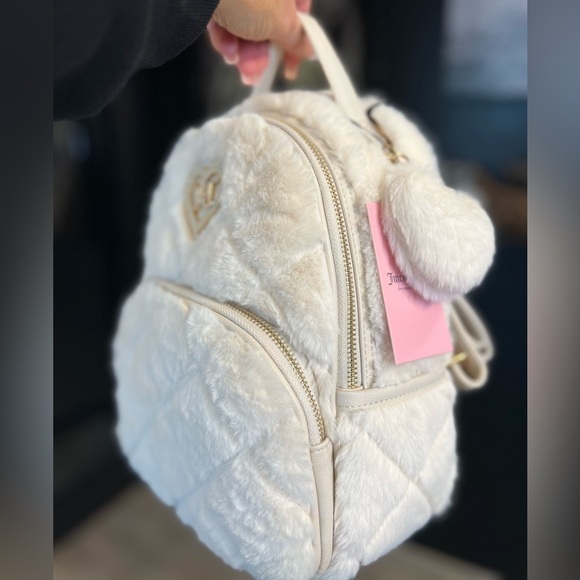 🩷🩷NWT-JUICY COUTURE “LETS GET COZY” FAUX FUR SUPER SOFT BACKPACK🩷🩷 - Picture 4 of 11